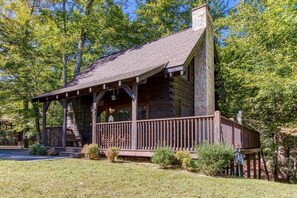 Exterior - Er84 - Serenity Summit - Great Location. Close To All The Action! 1 Bedroom Cabin by RedAwning (Pigeon Forge)
