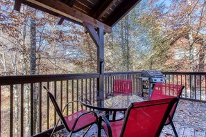 BBQ/picnic Area - Er84 - Serenity Summit - Great Location. Close To All The Action! 1 Bedroom Cabin by RedAwning (Pigeon Forge)
