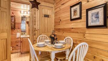 Cabin, 1 Bedroom | Dining