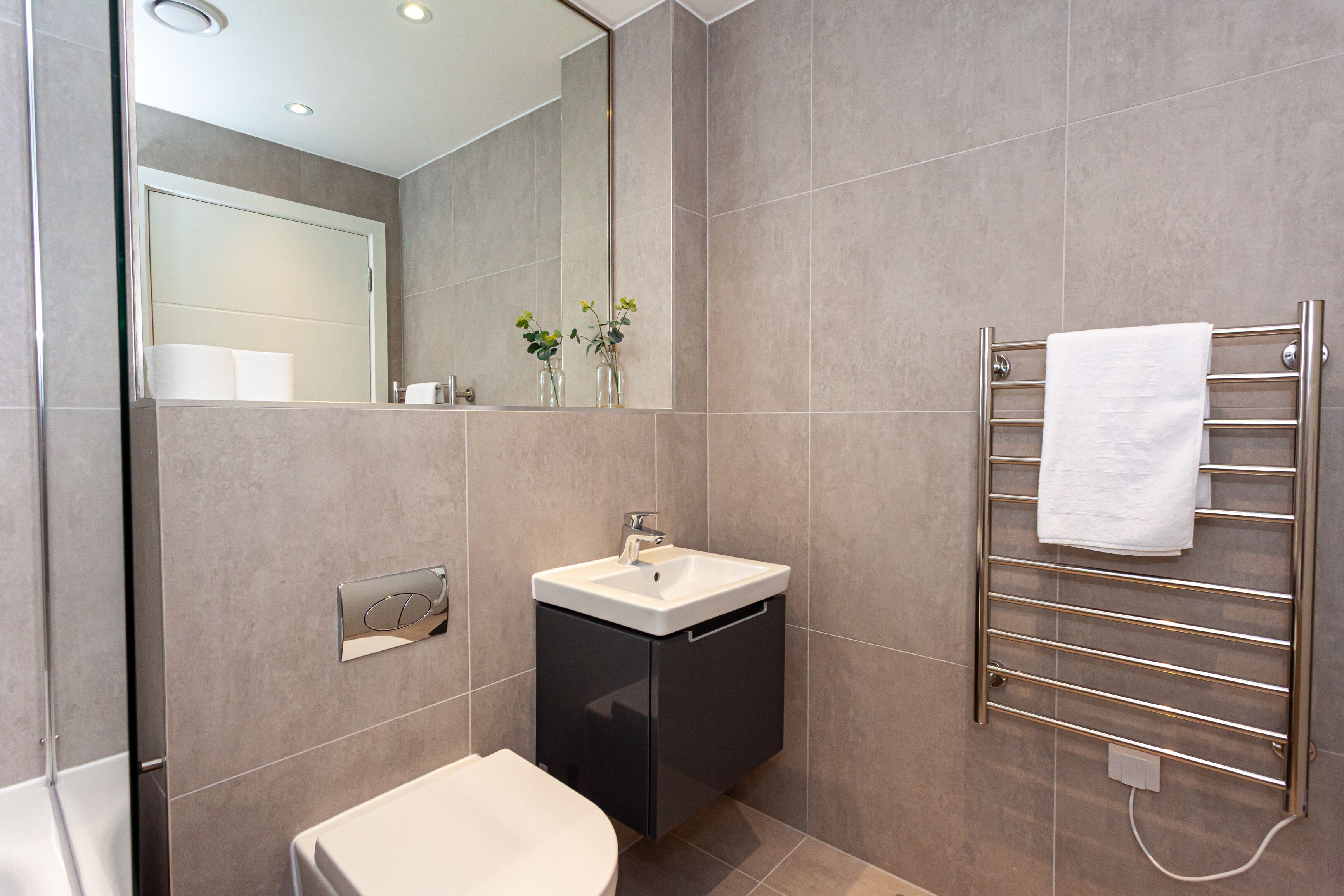 City Apartment | Bathroom | Free toiletries, hair dryer, towels, soap