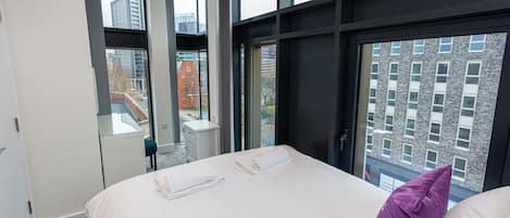 Executive Penthouse | Premium bedding, iron/ironing board, free WiFi, bed sheets