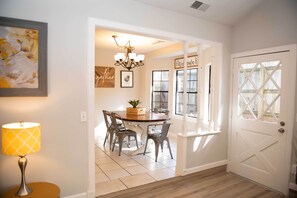 Dining - Beautifully Remodeled 3-Bedroom Cozy Home!! (Broken Arrow)