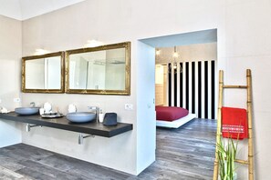 4 Schlafzimmer, Internetzugang, Bettwäsche