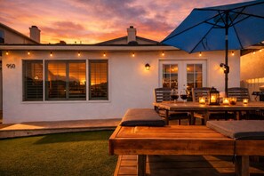 Outdoor dining - Walk to Downtown & Beaches, Hot Tub & Pet Friendly (Encinitas)