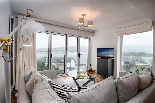 TV - Deganwy Tower Apartment (Deganwy)
