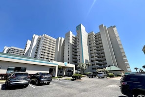 Condo, 3 Bedrooms | Parking