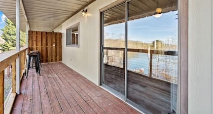 Keowee Cove Dock & Lake Views!