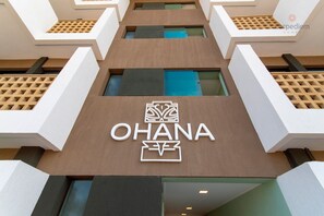 A modern building with a prominent 'OHANA' sign. - Mana Beach Experience B16 - Carpediem (Ipojuca)