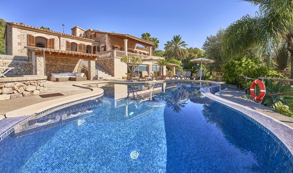 Outdoor pool - Villa in Búger perfect for children with swimming pool, paddle court and large garden (Búger)