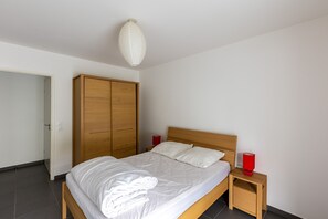 2 bedrooms, iron/ironing board, free WiFi