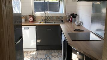 Dishwasher, high chair