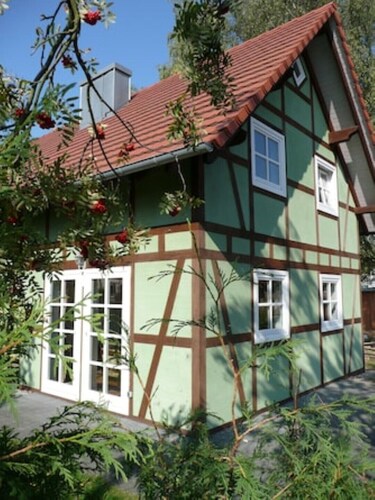 Vacation home Vogelbeere -Idyllic vacation home with half-timbered house between Fleesensee and Golf