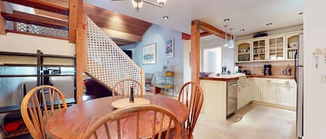 Condo, 2 Bedrooms | Dining