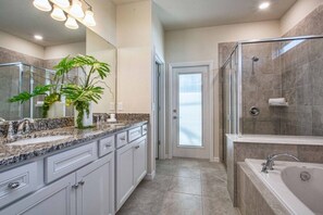 Casa, varias habitaciones | Baño