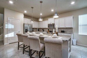 House, Multiple Bedrooms | Private kitchen - 4404WI- Windsor Island 8 Bedroom House 8 Home by RedAwning (Davenport)