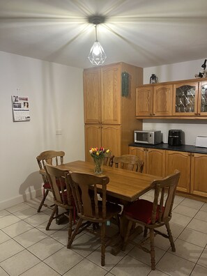 Dining - Pier View House (Ballyconneely)