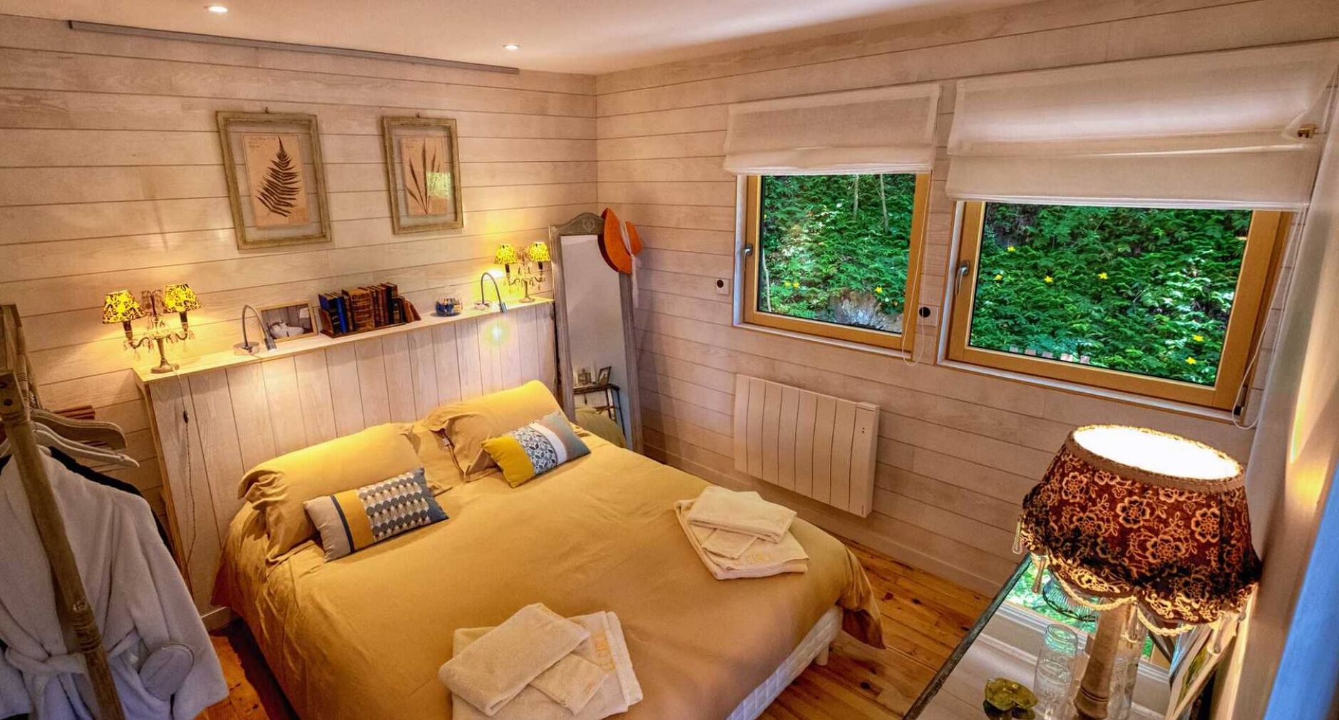 2 bedrooms, iron/ironing board, WiFi (free), bed sheets