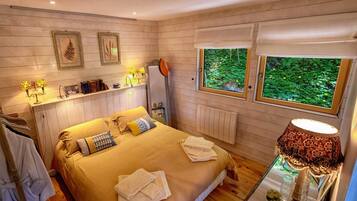 2 bedrooms, iron/ironing board, WiFi (free), bed sheets