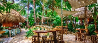 Private Heated Pool & Spa |Designer |By the Beach