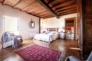 3 slaapkamers, een strijkplank/strijkijzer, gratis wifi, beddengoed