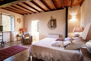 3 slaapkamers, een strijkplank/strijkijzer, gratis wifi, beddengoed