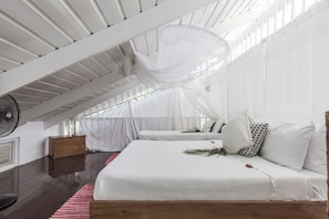 6 bedrooms, WiFi, bed sheets - Bananaquit House, large hillside Villa,  Piton View -  Direct from Owner  (Mamin)