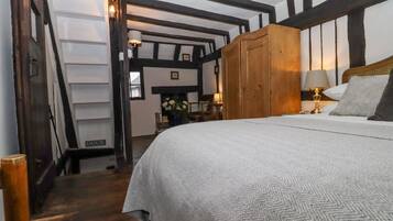 2 bedrooms, individually decorated, individually furnished, free WiFi