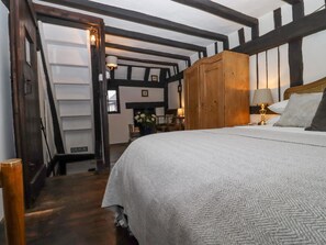 2 bedrooms, individually decorated, individually furnished, free WiFi