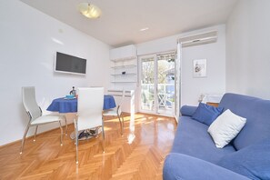 Departamento | Área de sala de estar | Televisión LED de 20 pulgadas con canales vía satélite y televisión 