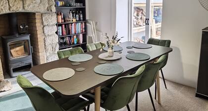 Character cottage in centre of Cornwall with sun trap garden