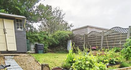 Character cottage in centre of Cornwall with sun trap garden
