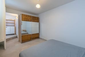 1 bedroom, in-room safe, desk, iron/ironing board