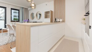 Coffee/tea maker, microwave, dishwasher, cookware/dishes/utensils - Lux Jana Kazimierza by Renters Prestige (Warsaw)