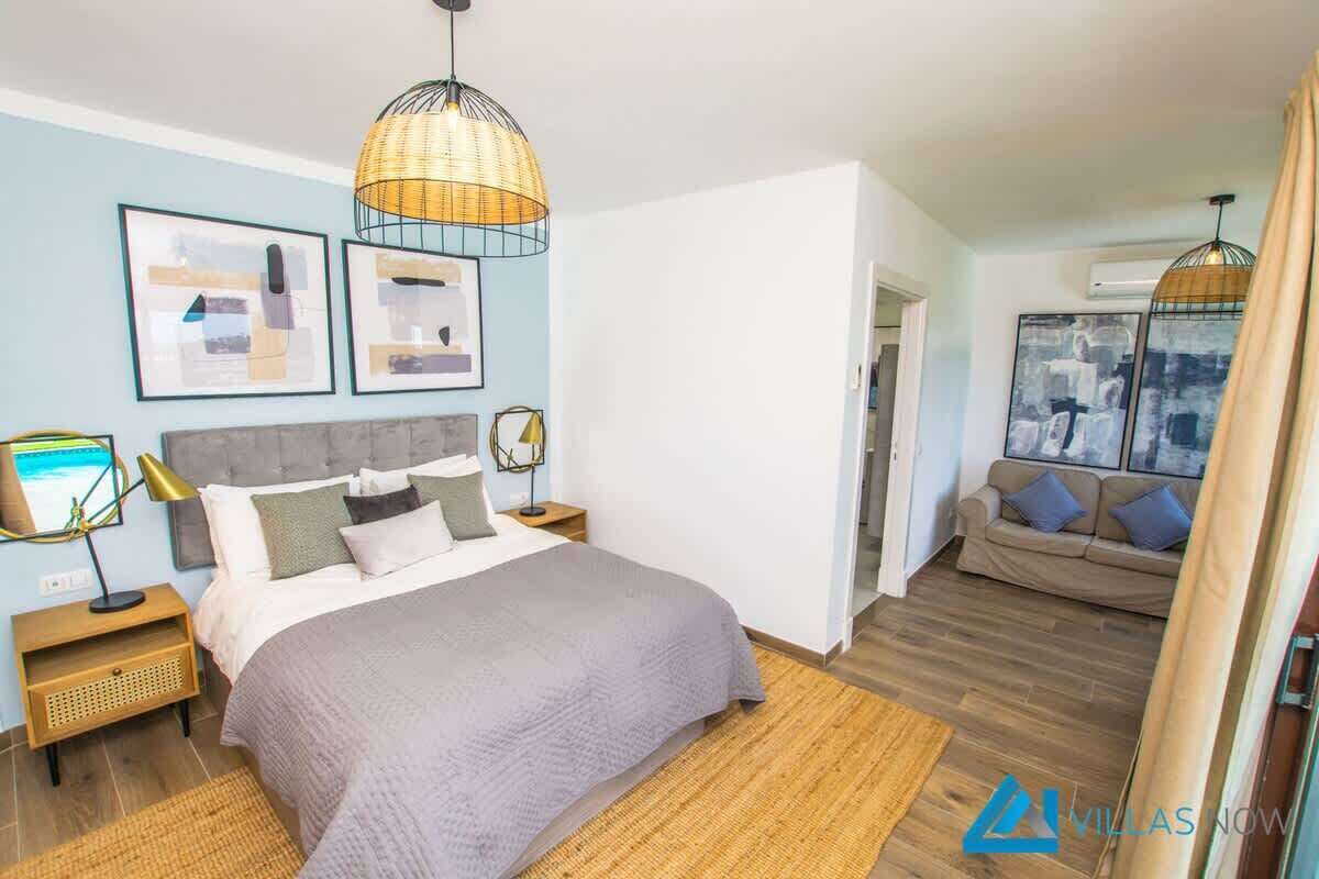 4 chambres, coffres-forts dans les chambres, fer et planche à repasser