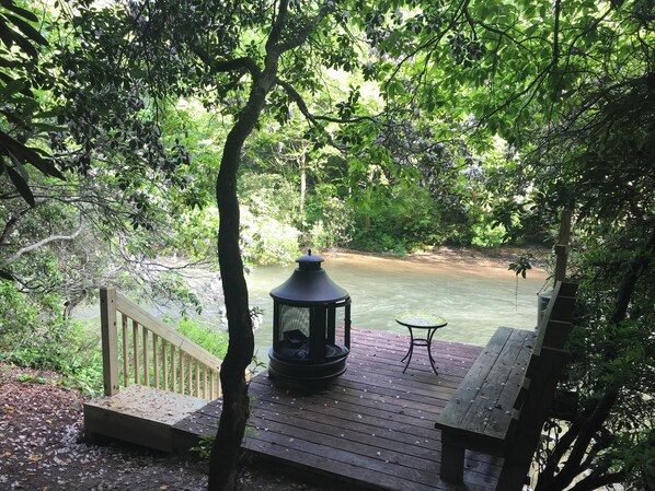 Terrace/patio - Cabin Fever with dock on Cartecay River; HotTub, Pets OK! (Ellijay)