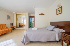 Comfort Room, 1 Double Bed | Down comforters, minibar, individually decorated, individually furnished - Hotel Velis (Velez-Malaga)