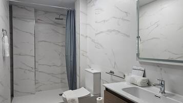 Comfort Triple Room | Bathroom | Shower, towels, soap, shampoo