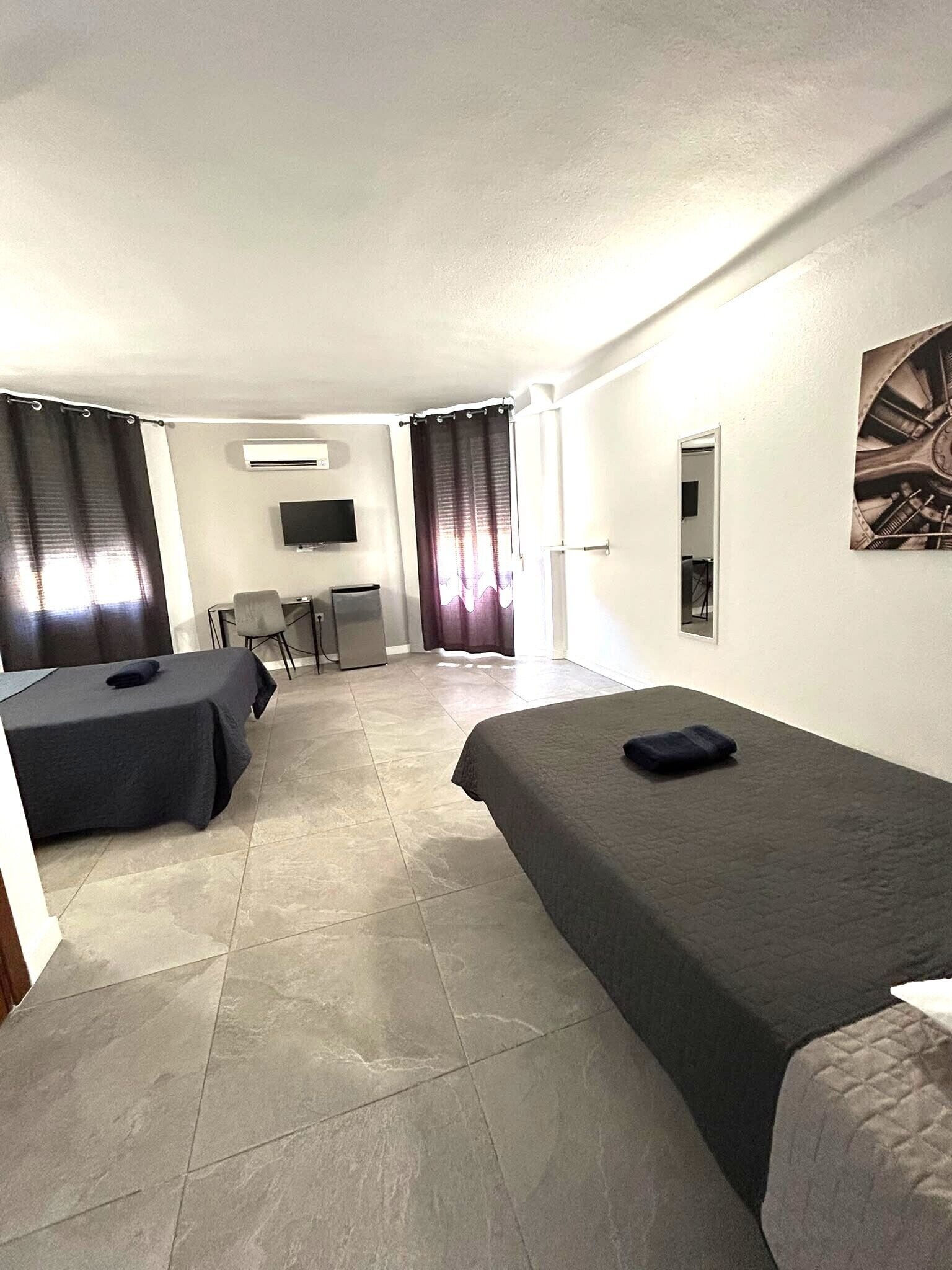 Camera Comfort, 1 letto matrimoniale | Copriletto in piuma, minibar, con stile personalizzato