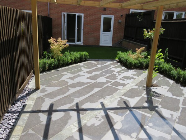 Property grounds - Modern 3 storey town house, surrounded by beautiful Rutland Countryside (Oakham)