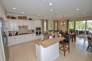 Micro-ondes, four, plaque de cuisson, lave-vaisselle