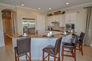 Micro-ondes, four, plaque de cuisson, lave-vaisselle