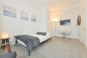 1 bedroom, desk, travel cot, WiFi