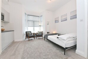 1 soverom, skrivebord, reiseseng for barn og wi-fi