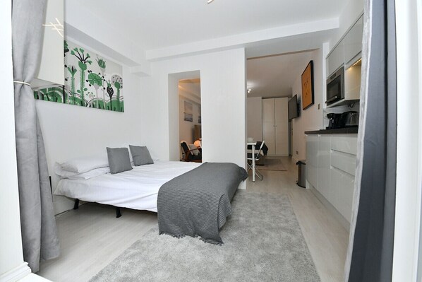 1 bedroom, desk, iron/ironing board, travel cot