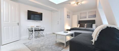 1 bedroom, bed sheets