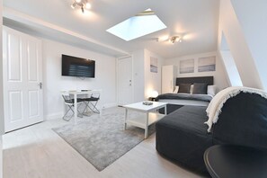 1 bedroom, bed sheets