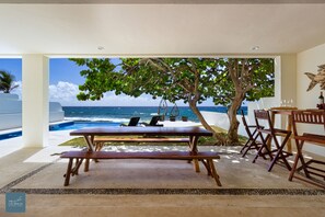 Outdoor dining - Luxury 4BDR Ocean front villa (Q.R)