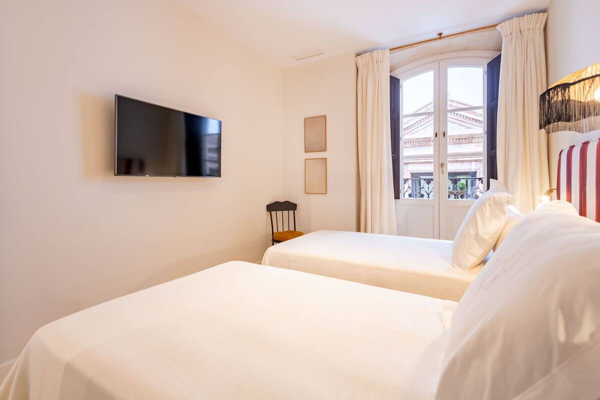 Ropa de cama hipoalergénica, cubrecamas y artículos del minibar gratis 