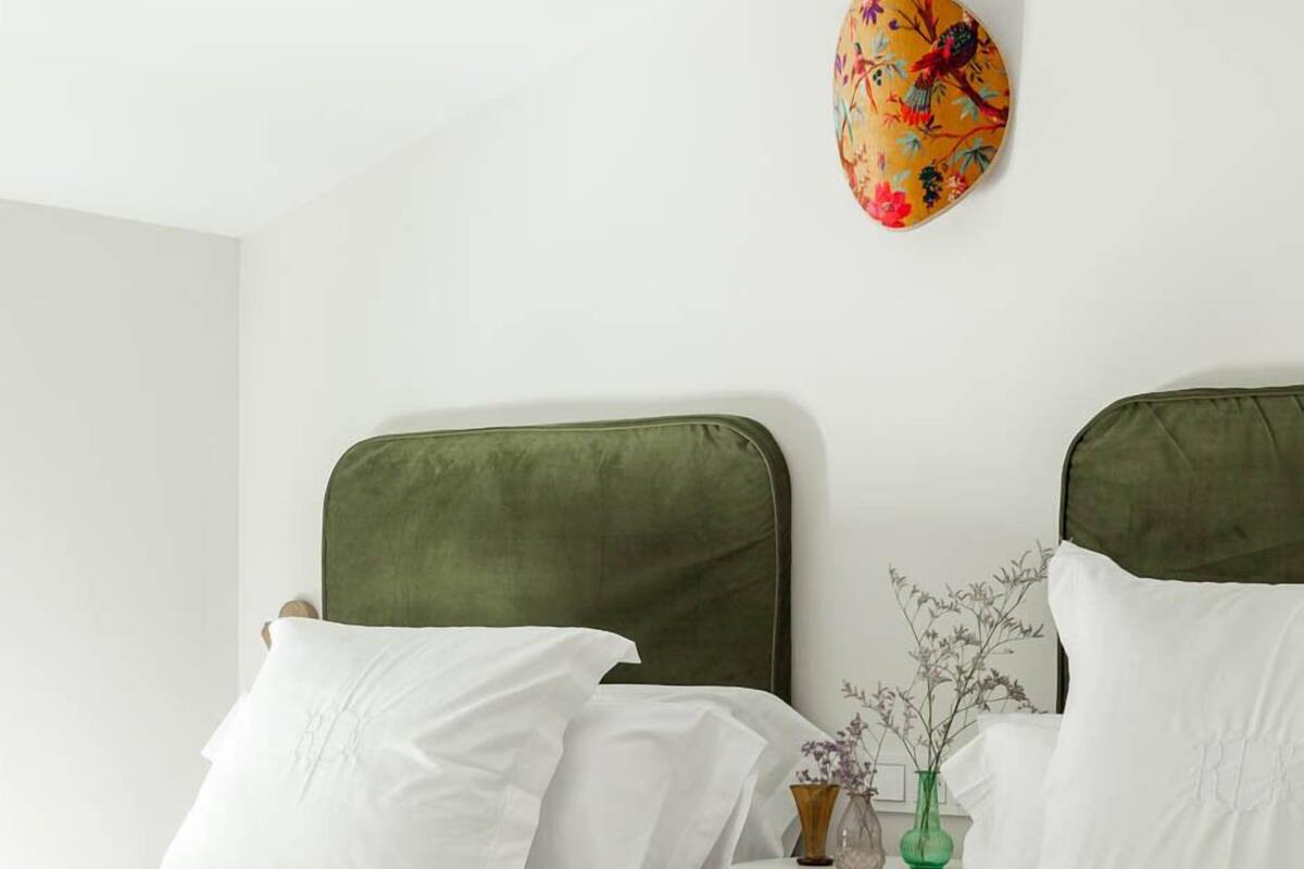 Ropa de cama hipoalergénica, cubrecamas y artículos del minibar gratis 