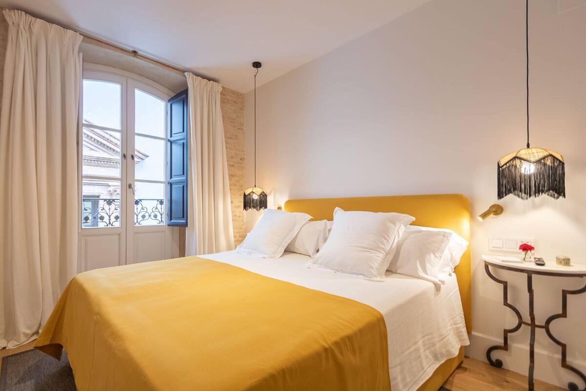 Ropa de cama hipoalergénica, cubrecamas y artículos del minibar gratis 